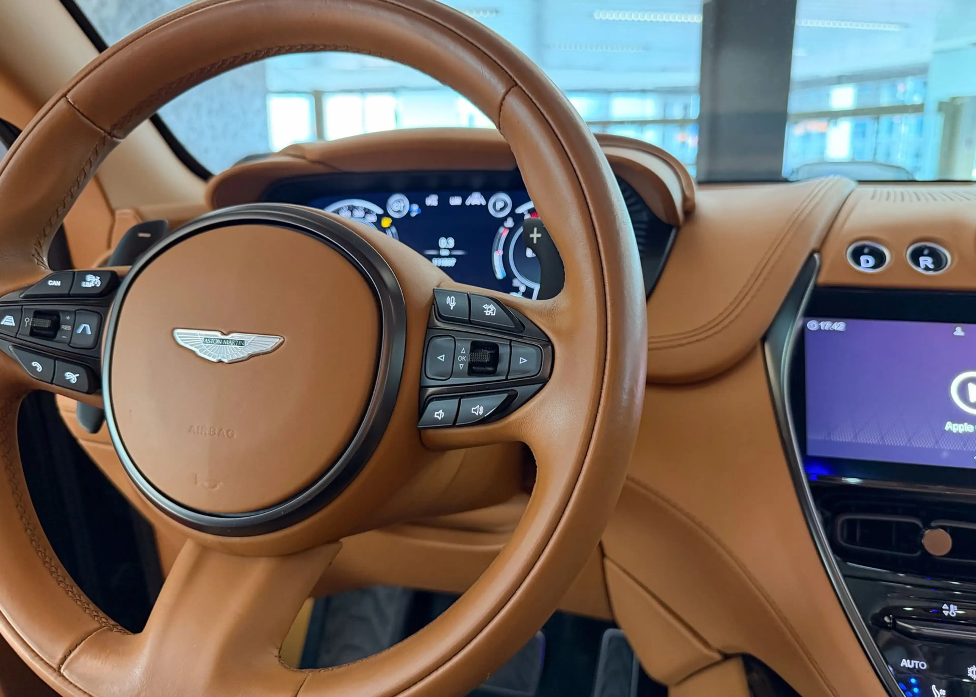 Aston Martin DBX 550 MWST ACC Pano Massage 22" Digitaltacho — photo 20