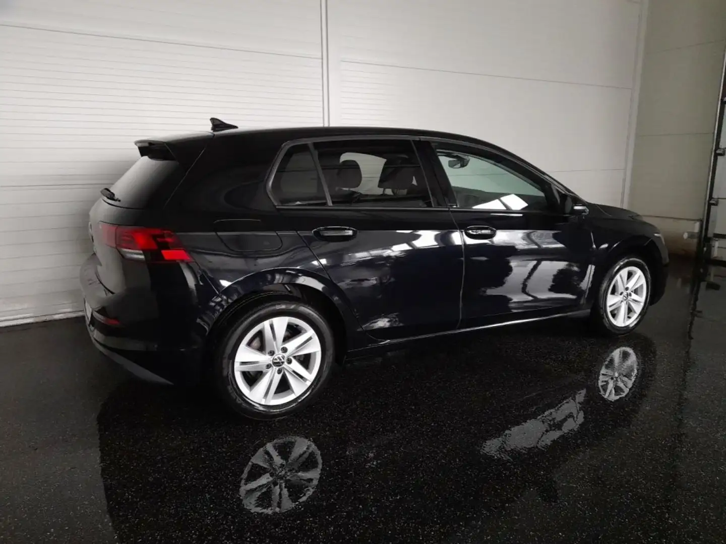 Volkswagen Golf VIII LIFE 2,0 TDI DSG *LED MIT FLA / NAVI / VIRTUELL PRO / ACC / SPORTSITZE / TRAVEL ASSIST* Schwarz - 2