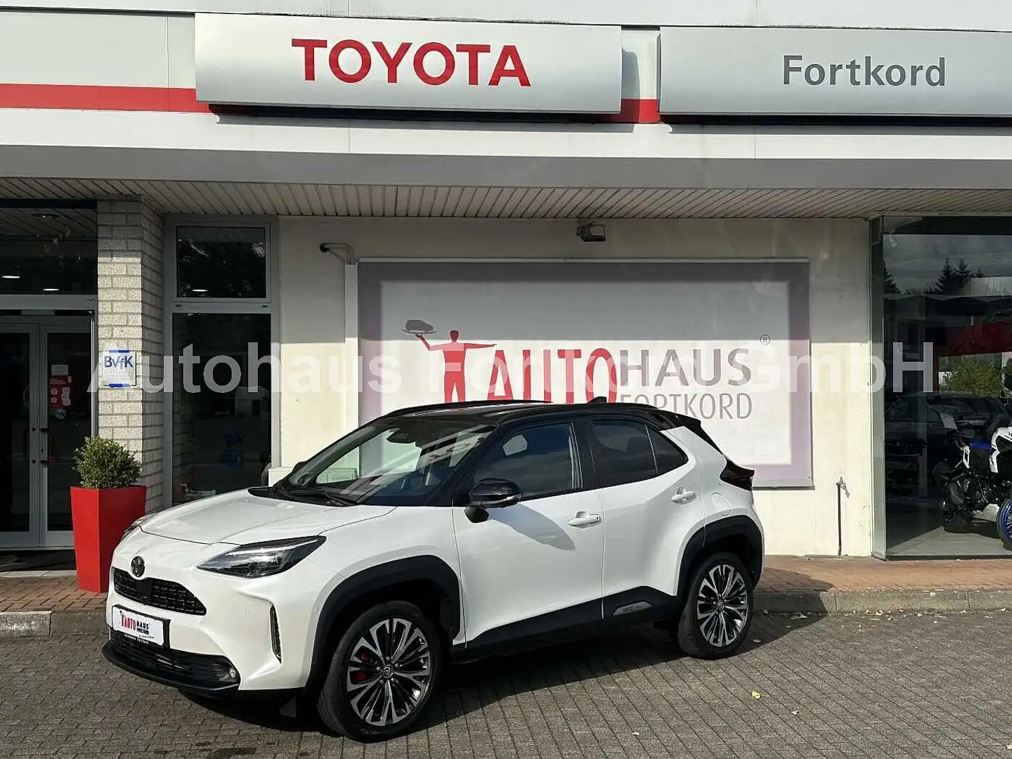 Toyota Yaris Cross 1.5 Hybrid Style Plus - JBL, NAVI, LED, PDC, SH Blanc - 1