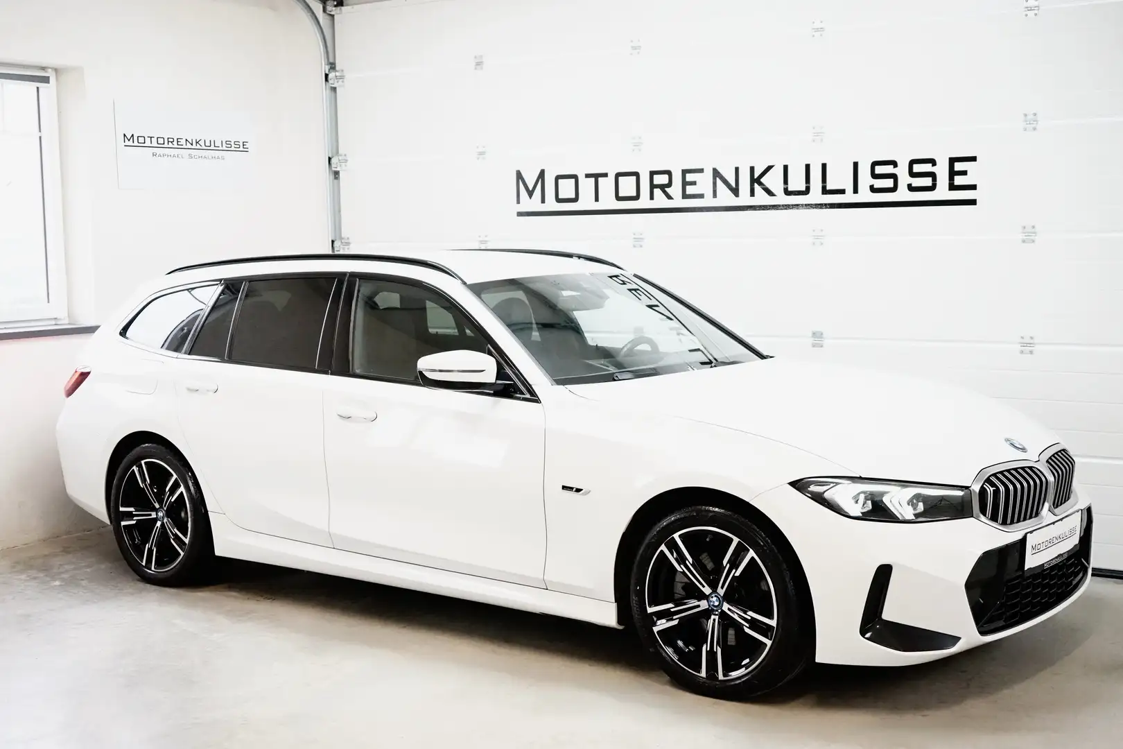BMW 330 e PHEV Touring M Sport Aut. - Widescreen - HIFI Weiß - 1