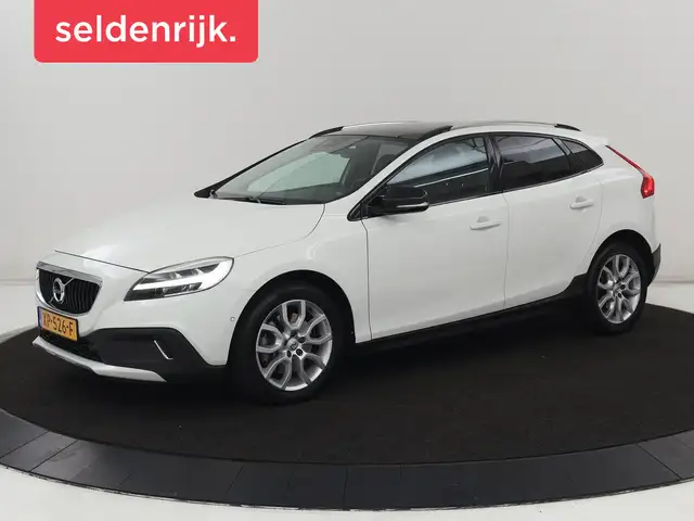 Volvo V40 Cross Country 1.5 T3 Polar+ Luxury | Panoramadak | Leder | Trekh