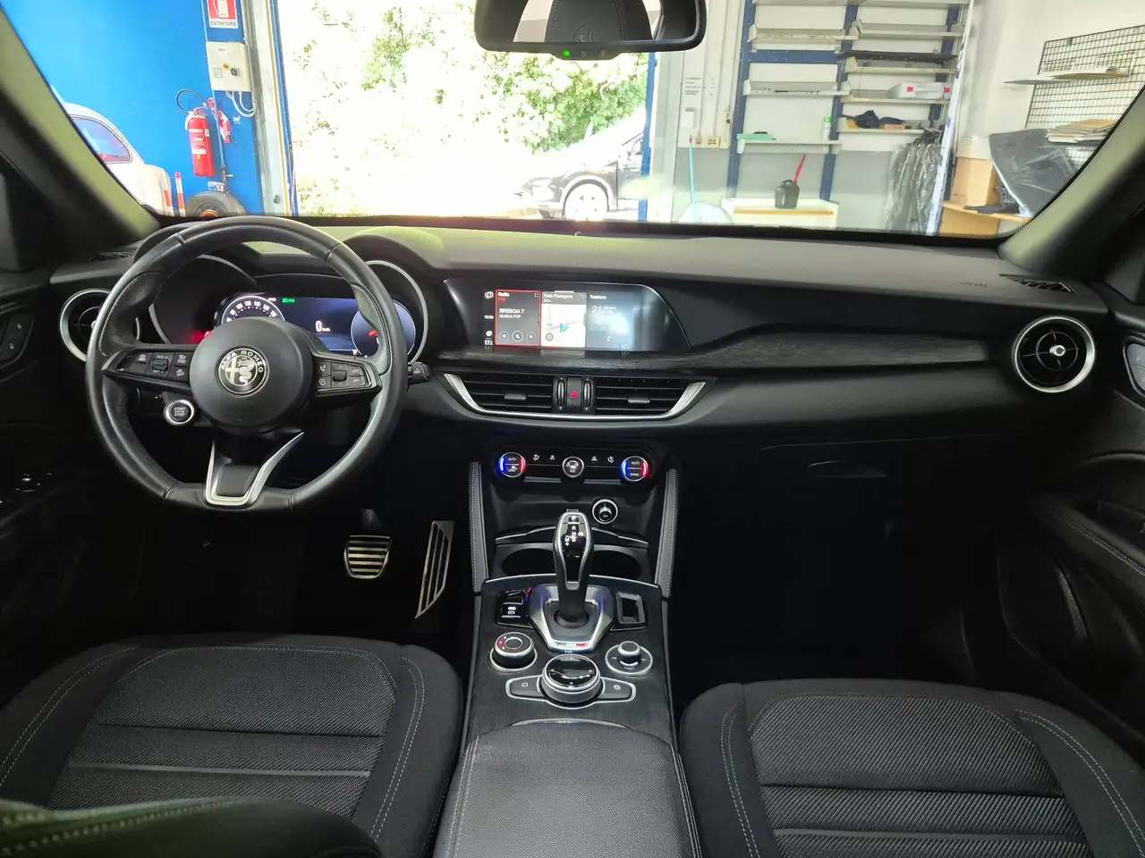 Alfa Romeo Stelvio 2023 — фото 12