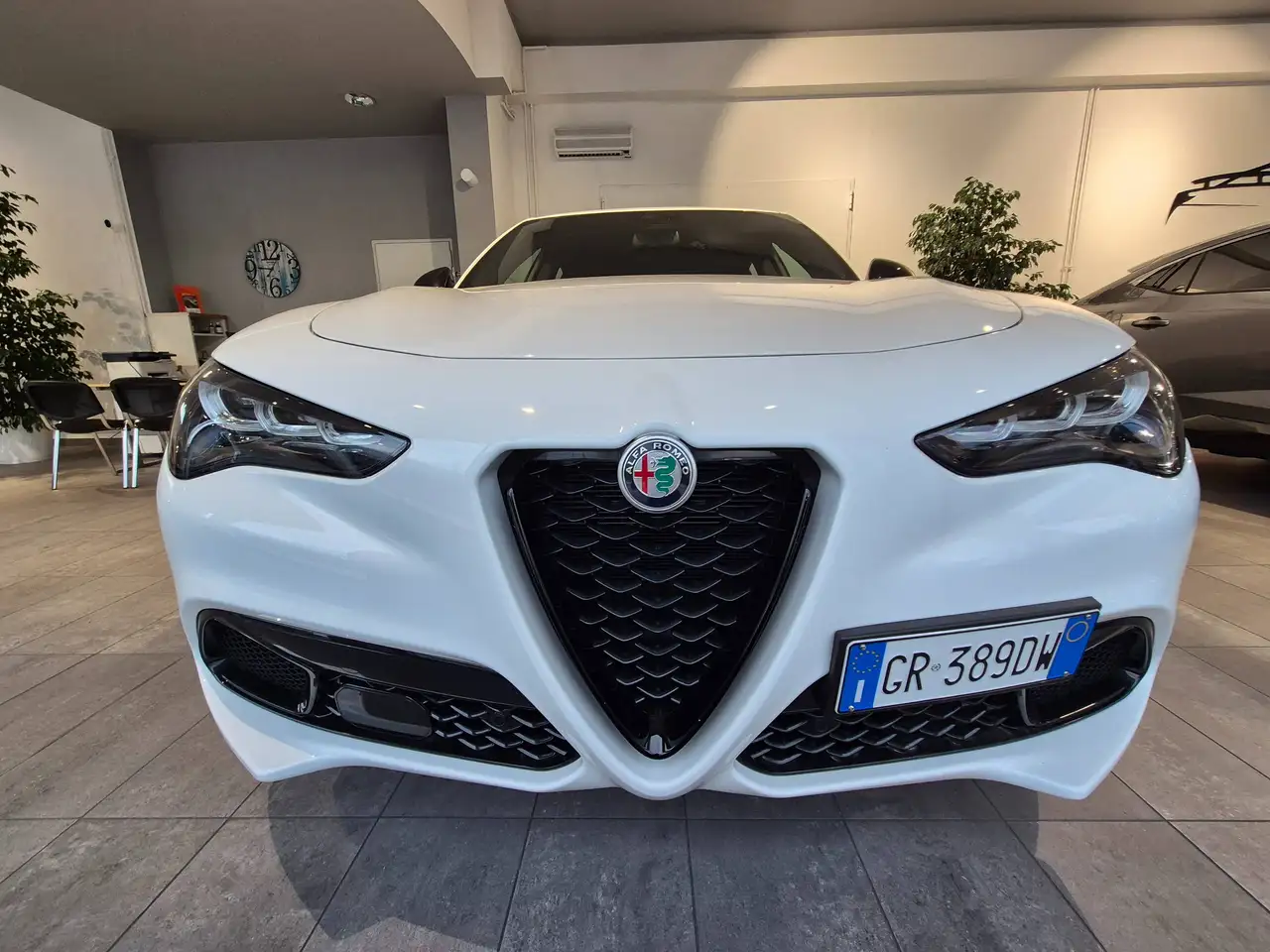 Alfa Romeo Stelvio 2023 — фото 9