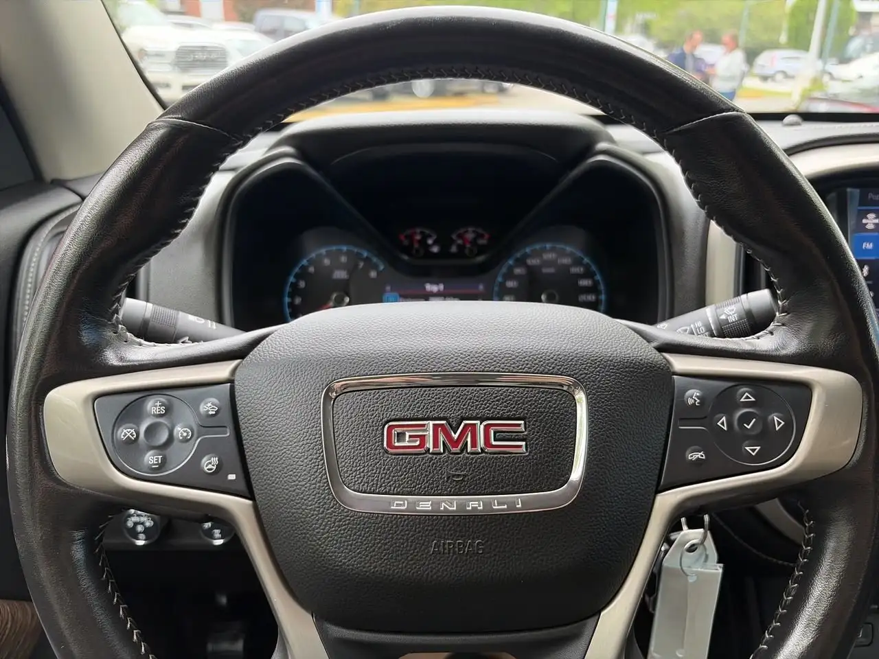 GMC Canyon снимка GMC Canyon