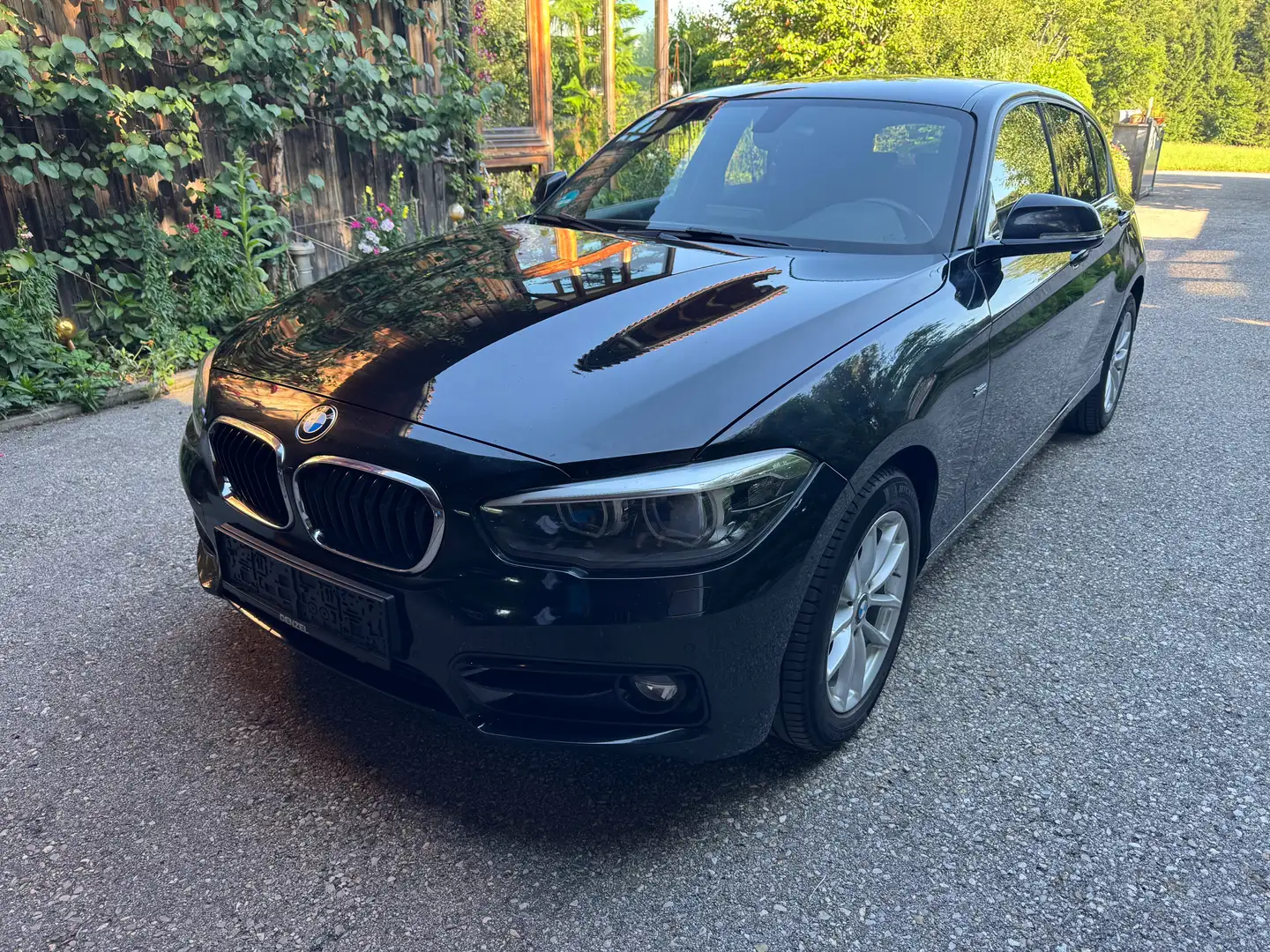 BMW 116 116d Sport Line Aut. Sport Line Schwarz - 1