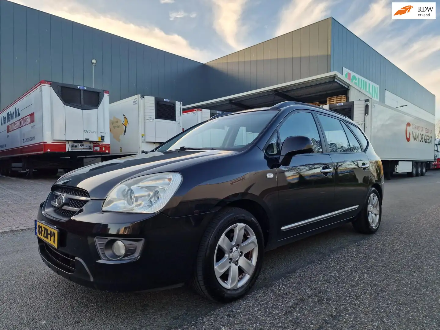 Kia Carens 2.0 CVVT X-ecutive LPG PSENSOR CRUISE TREKHAAK Zwart - 1