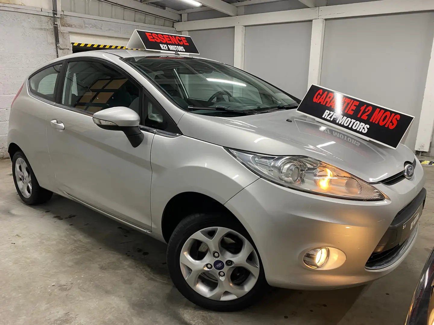 Ford Fiesta 1.25 CHAMPIONS ÉDITION 🏳️ GARANTIE 12 MOIS Zilver - 2