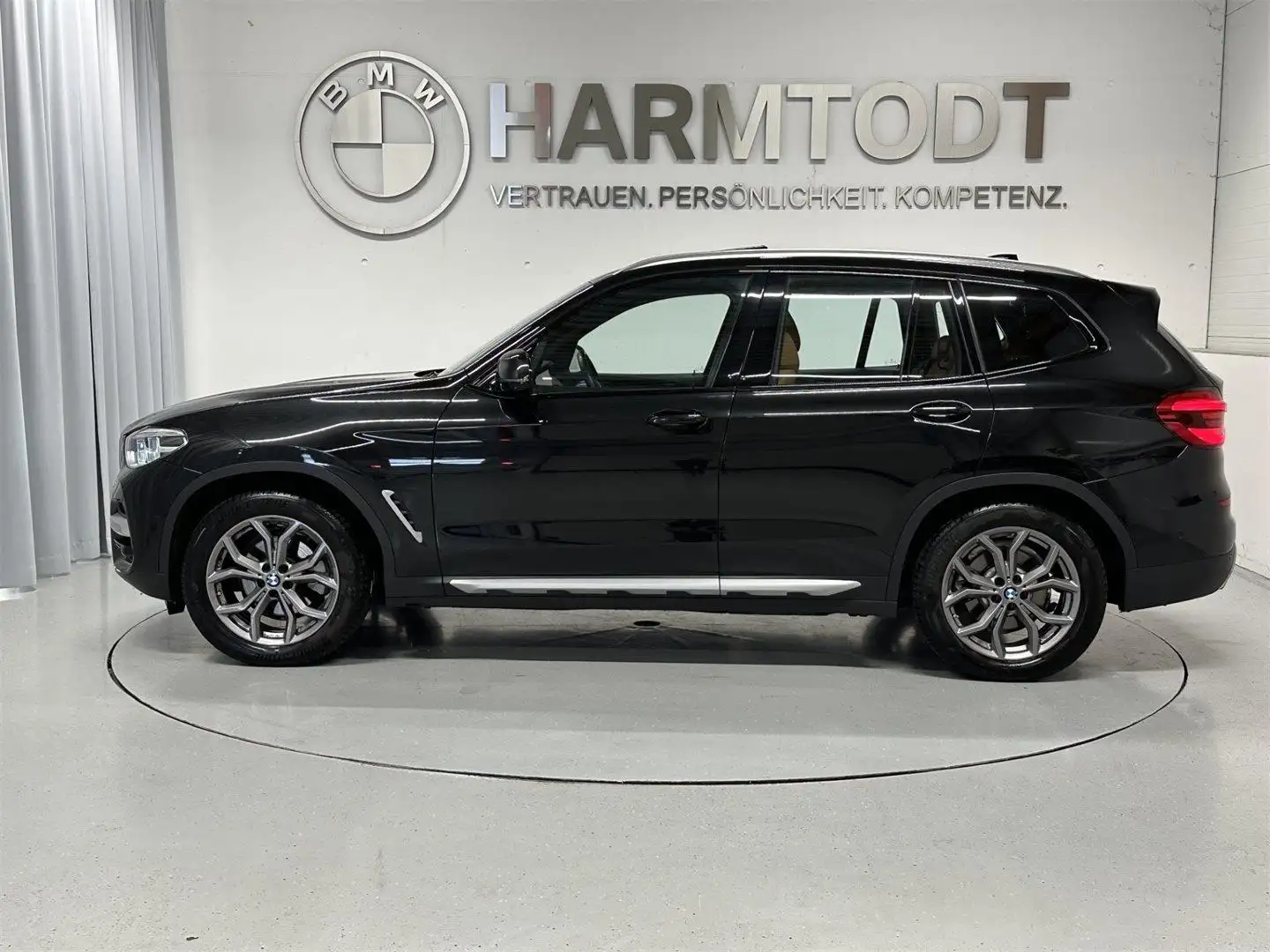 BMW X3 xDrive20i Schwarz - 2
