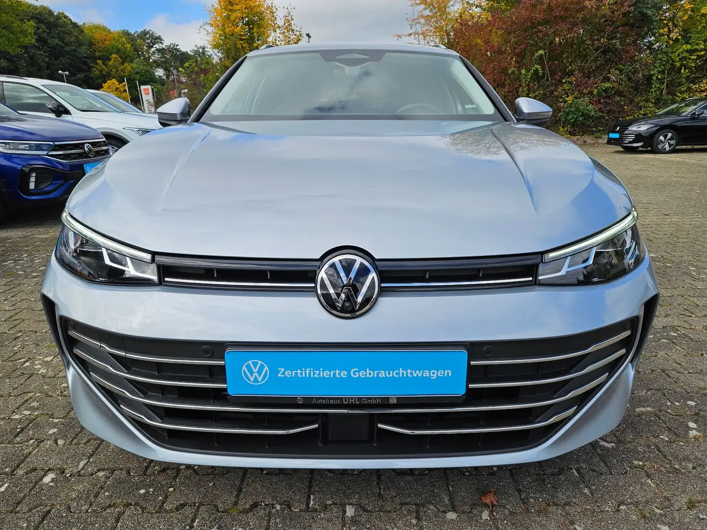 Volkswagen Passat Variant Business 1.5 eTSI Navi AHK LED Silber - 1