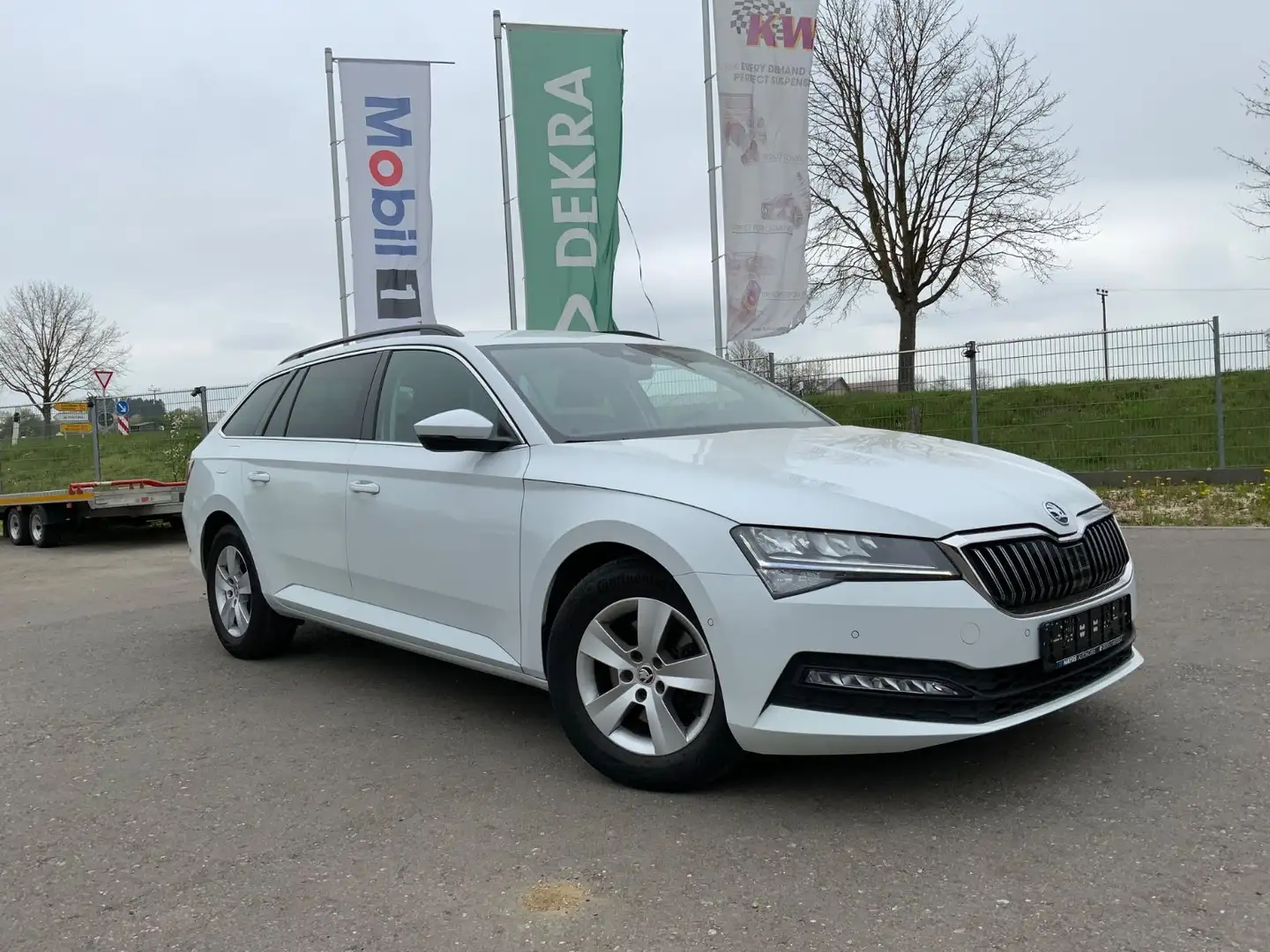 Skoda Superb Combi/ Kamera/ Smartlink/ LED/  DAB Weiß - 1