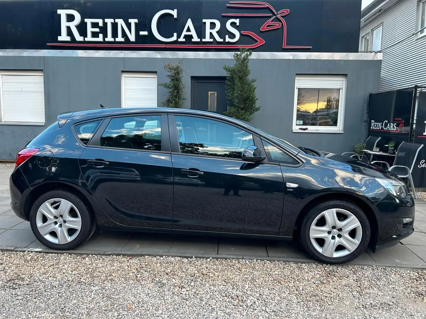 Opel Astra J 1.6 Energy/NAVI/TEMPOM/SHZ/MFL/PDC/ Schwarz - 2