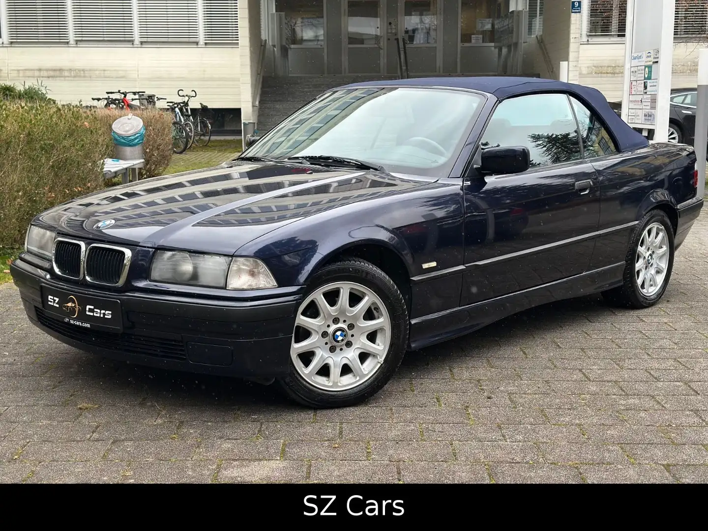 BMW 320 i Cabrio*LEDER*H&K*SHZ* Blau - 1