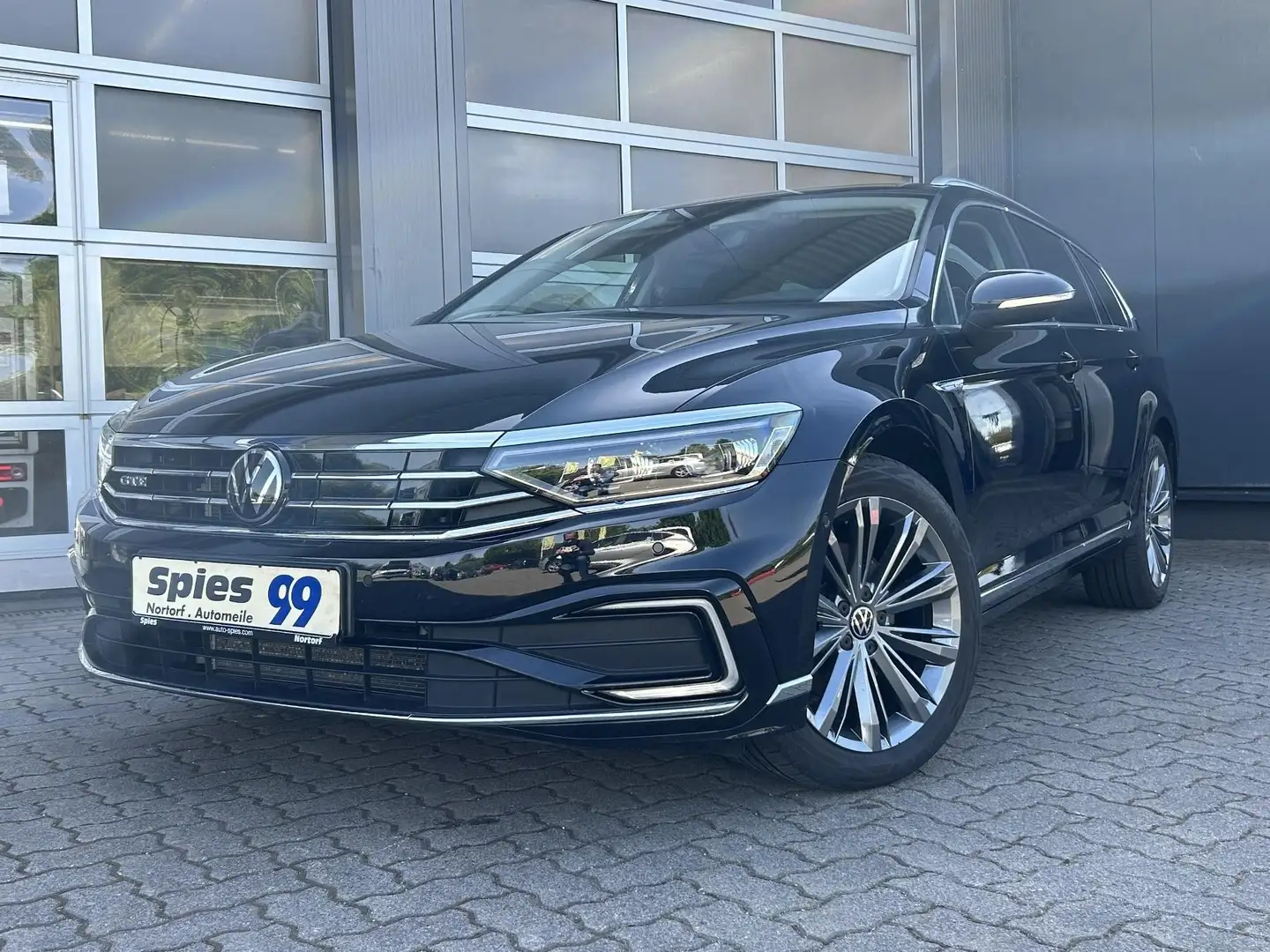 Volkswagen Passat GTE Hybrid Shz AHK Navi Massage Чорний - 2
