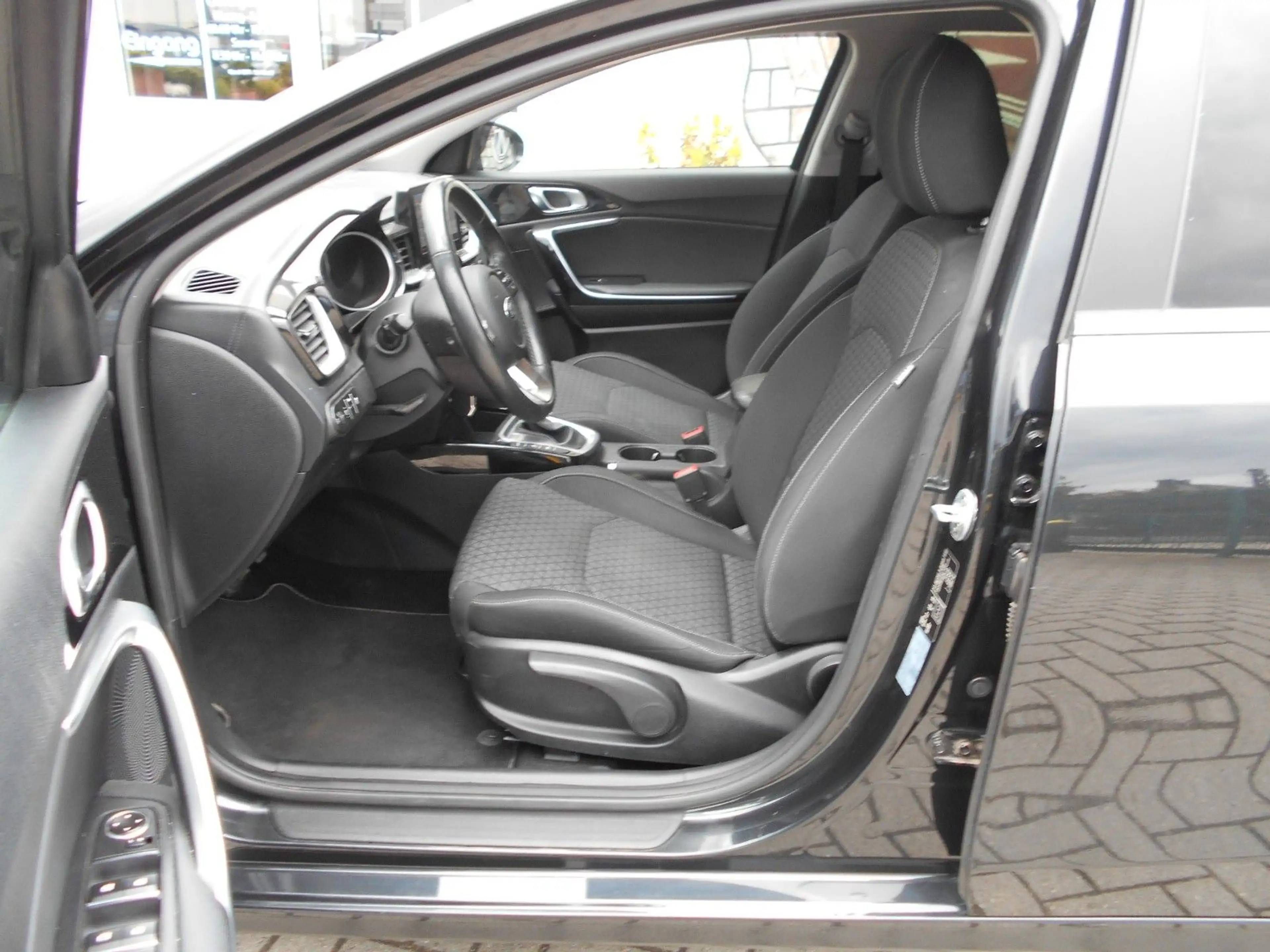 Kia Ceed SW / cee'd SW cee'd 1.6 CRDI Sportswagon Vision AUTOMATIC/NAVI — photo 8