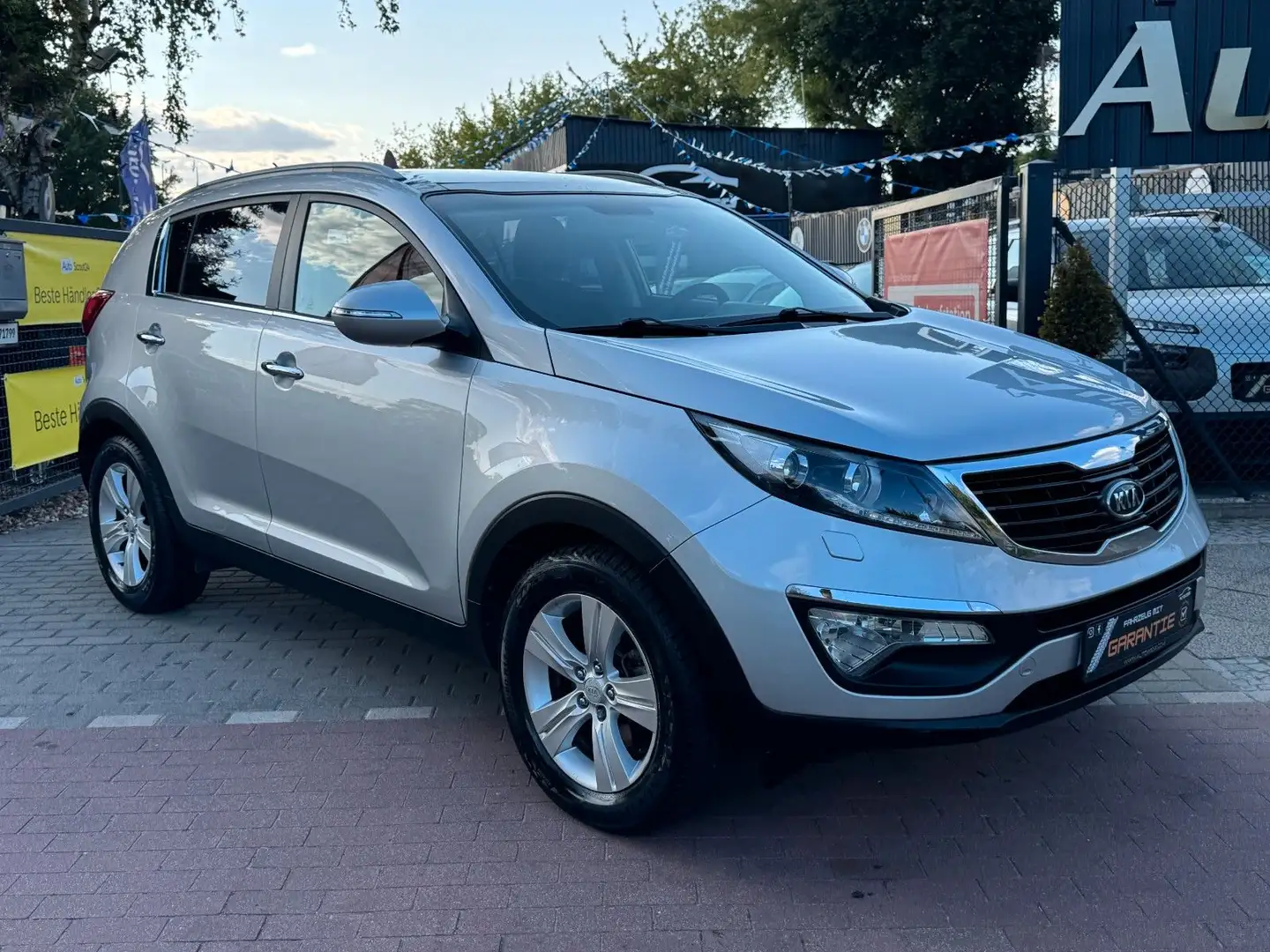 Kia Sportage 1.7CRDi Vision*Carplay*Shz*Xen*Pano*Kam Silber - 1