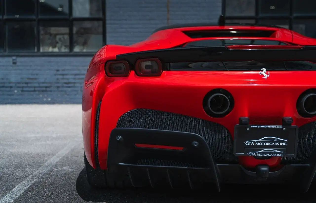 Ferrari SF90 Stradale снимка Ferrari SF90 Stradale