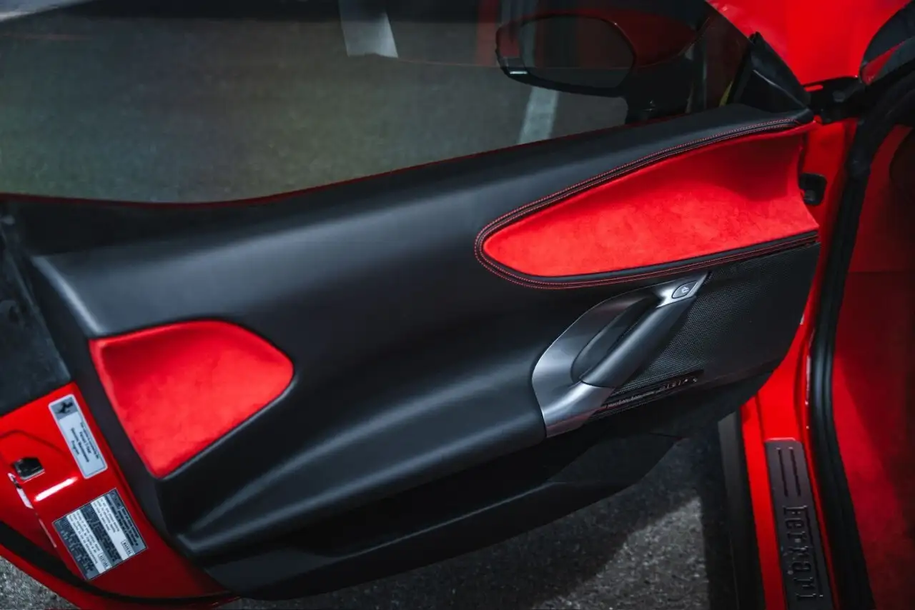 Ferrari SF90 Stradale снимка Ferrari SF90 Stradale