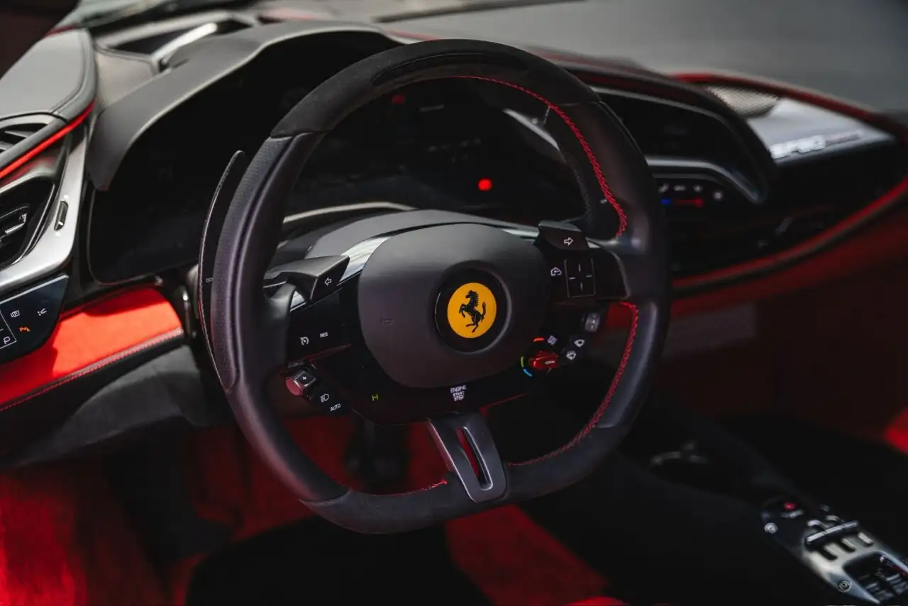 Ferrari SF90 Stradale снимка Ferrari SF90 Stradale