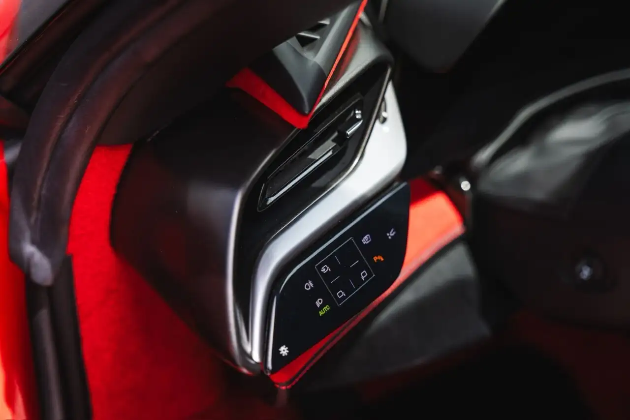 Ferrari SF90 Stradale снимка Ferrari SF90 Stradale
