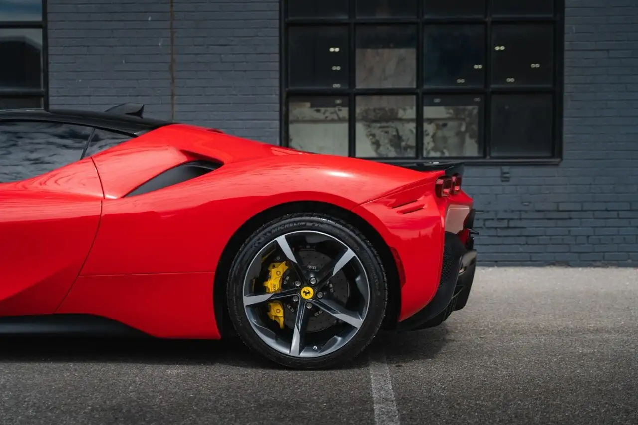 Ferrari SF90 Stradale снимка Ferrari SF90 Stradale