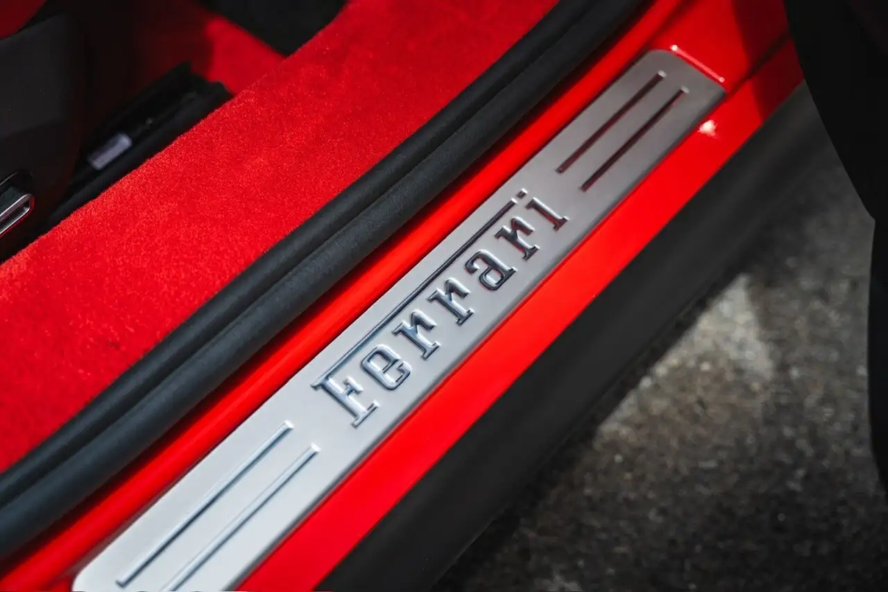 Ferrari SF90 Stradale снимка Ferrari SF90 Stradale