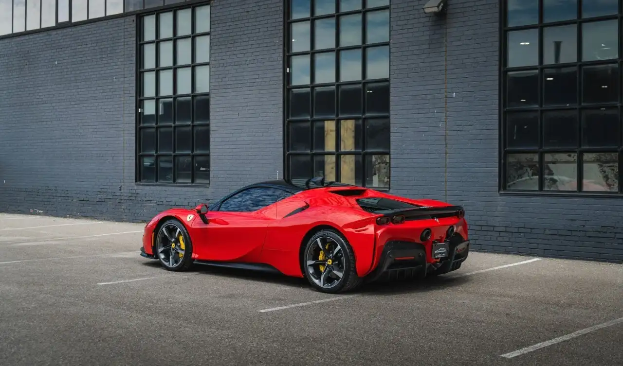 Ferrari SF90 Stradale снимка Ferrari SF90 Stradale