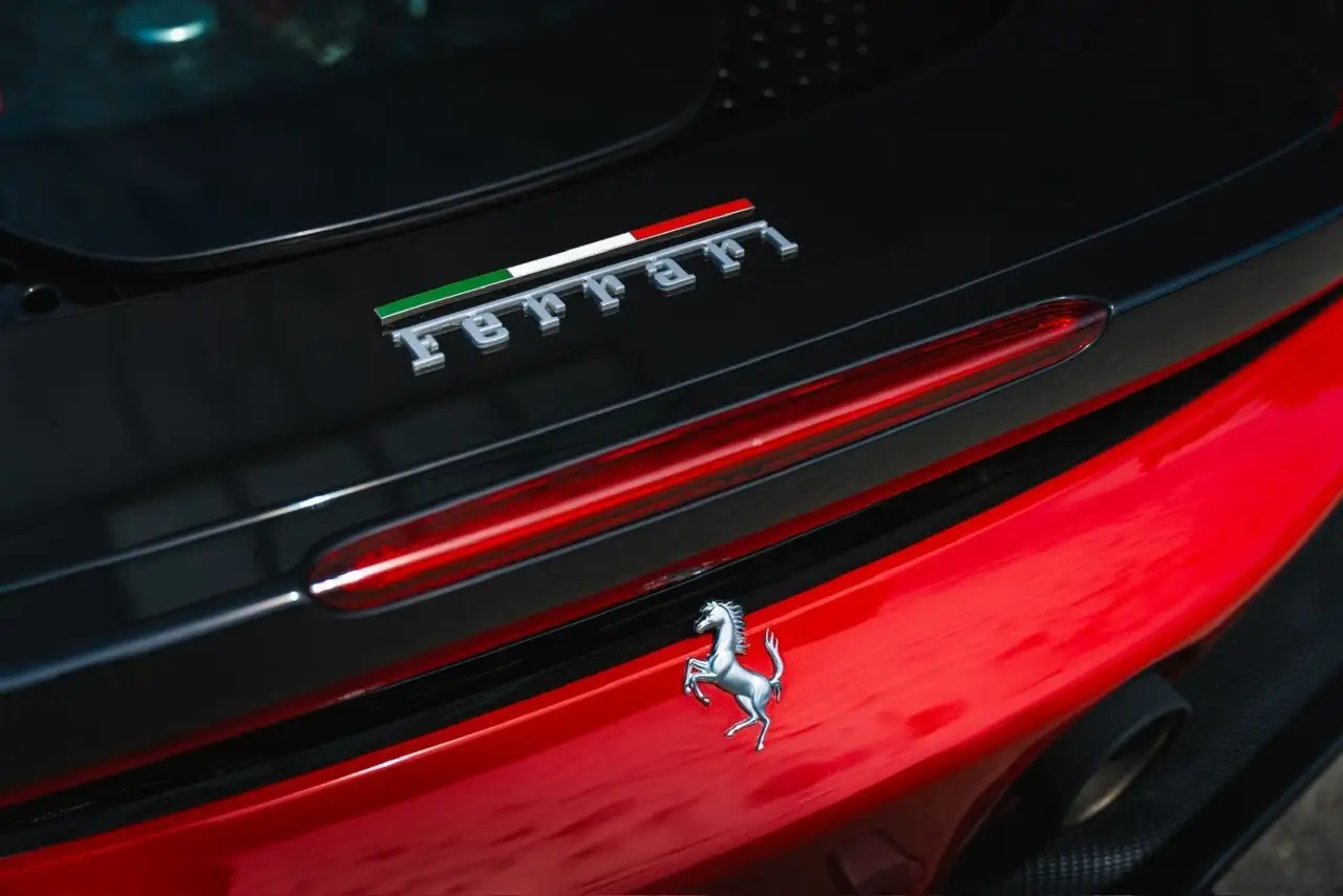 Ferrari SF90 Stradale снимка Ferrari SF90 Stradale