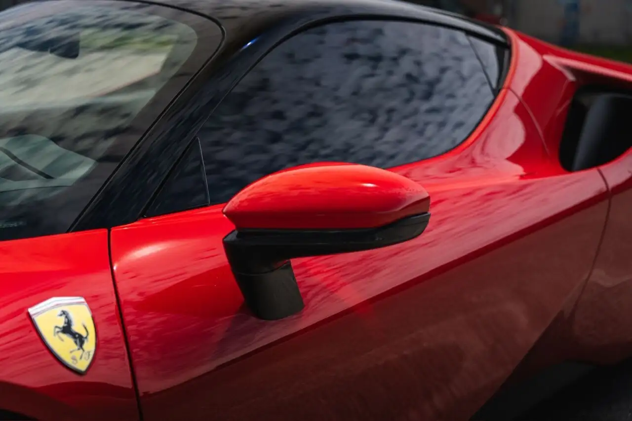 Ferrari SF90 Stradale снимка Ferrari SF90 Stradale
