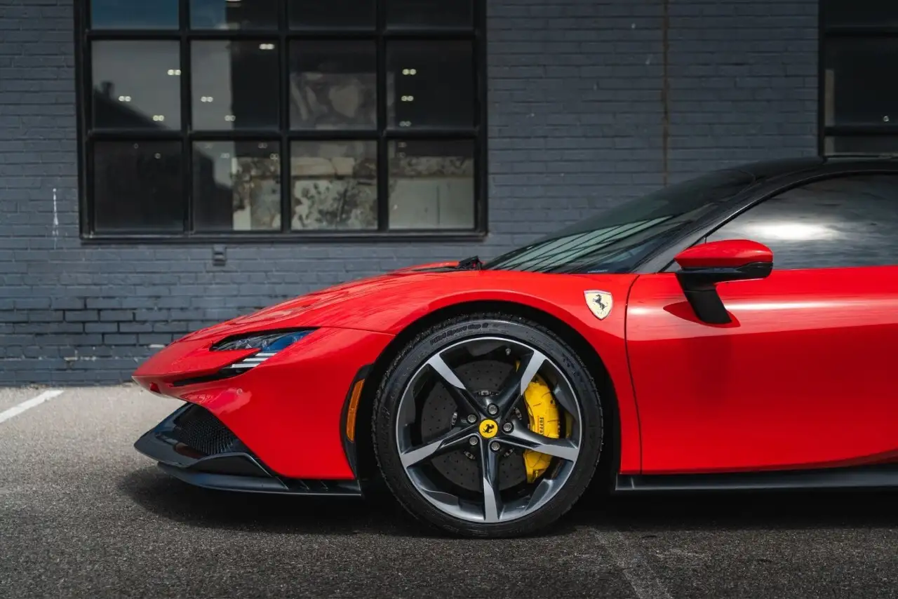 Ferrari SF90 Stradale снимка Ferrari SF90 Stradale