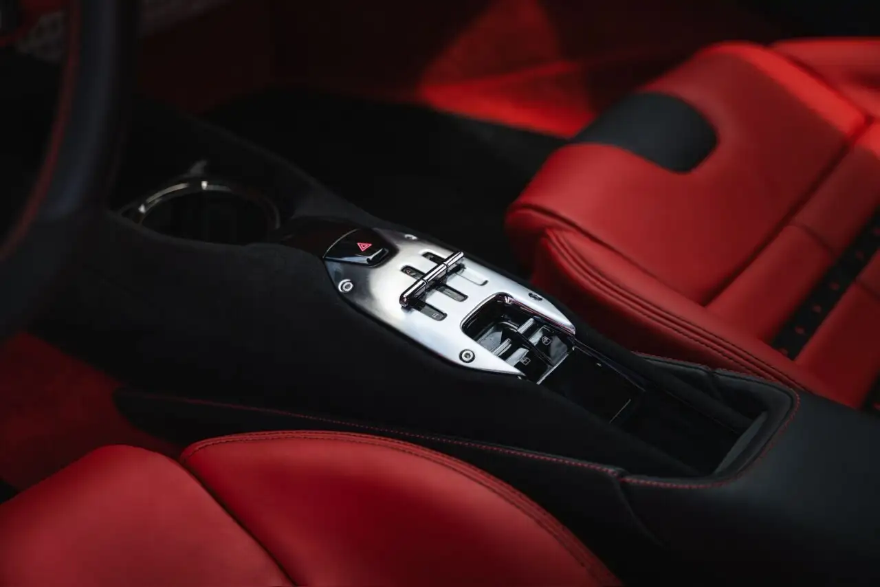Ferrari SF90 Stradale снимка Ferrari SF90 Stradale