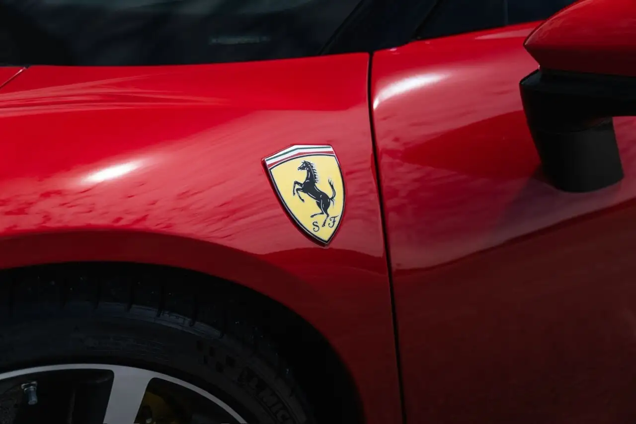 Ferrari SF90 Stradale снимка Ferrari SF90 Stradale