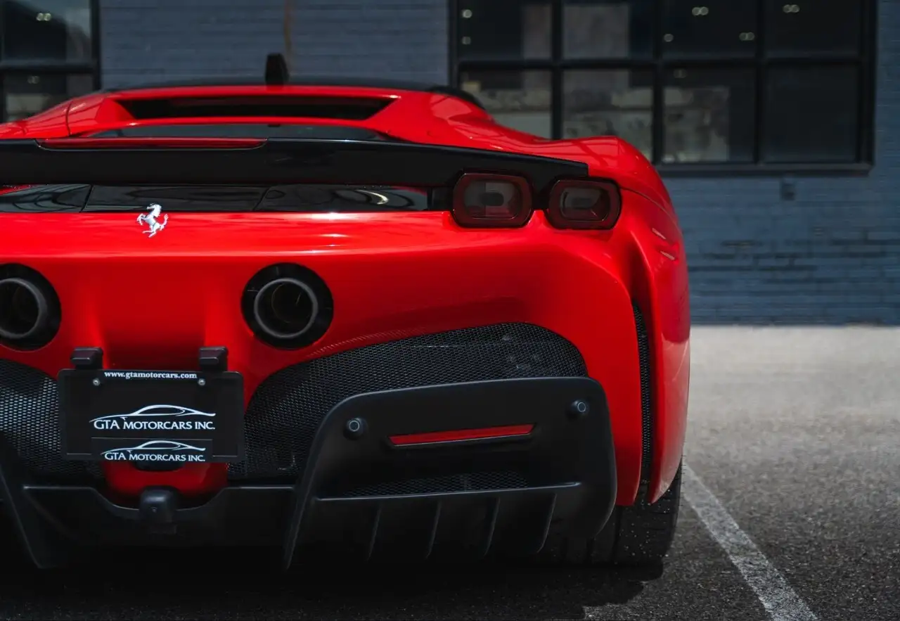 Ferrari SF90 Stradale снимка Ferrari SF90 Stradale