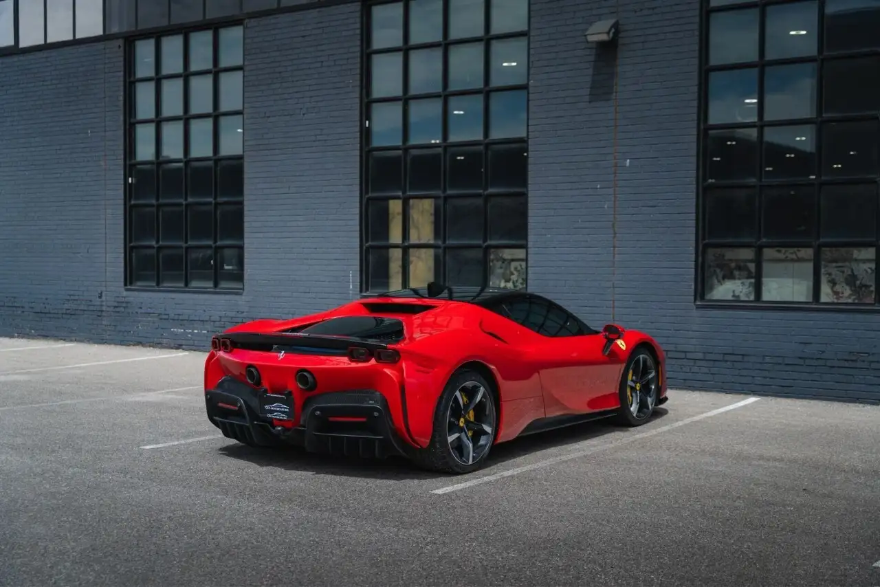 Ferrari SF90 Stradale снимка Ferrari SF90 Stradale