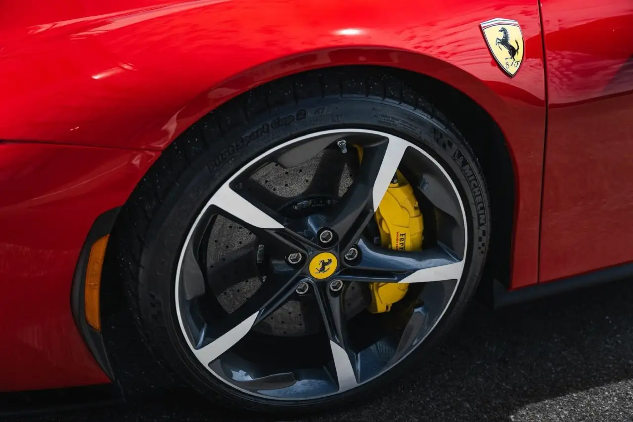 Ferrari SF90 Stradale снимка Ferrari SF90 Stradale