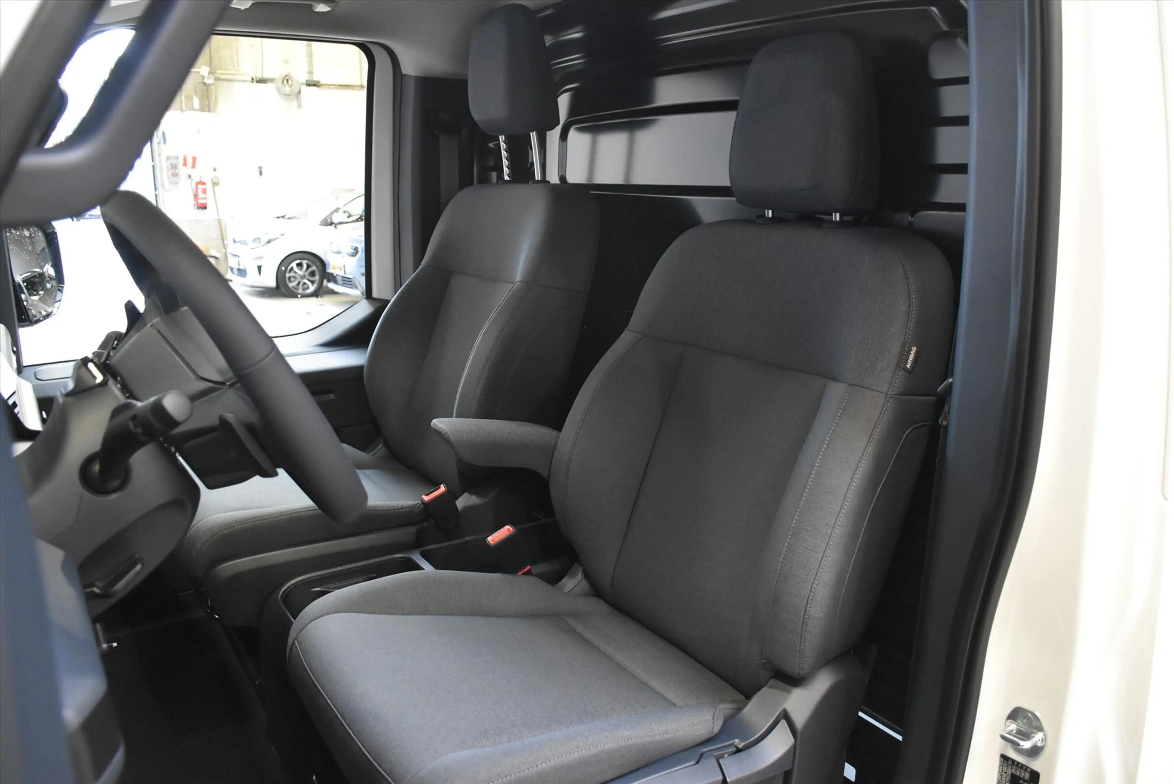 Kia PV5 Cargo GB 71,2 kWh 163pk L2H1 Plus — photo 14