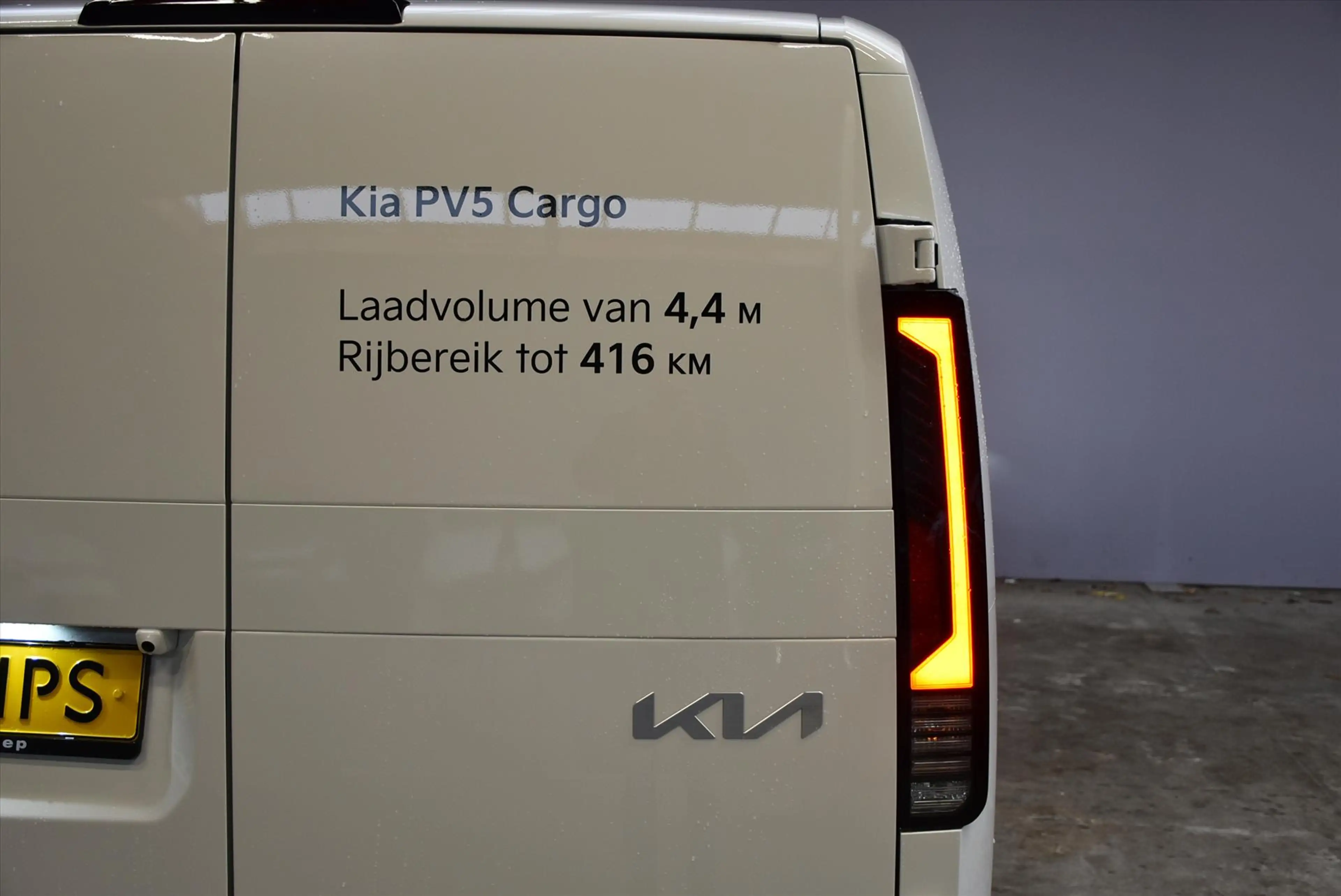 Kia PV5 Cargo GB 71,2 kWh 163pk L2H1 Plus — photo 12