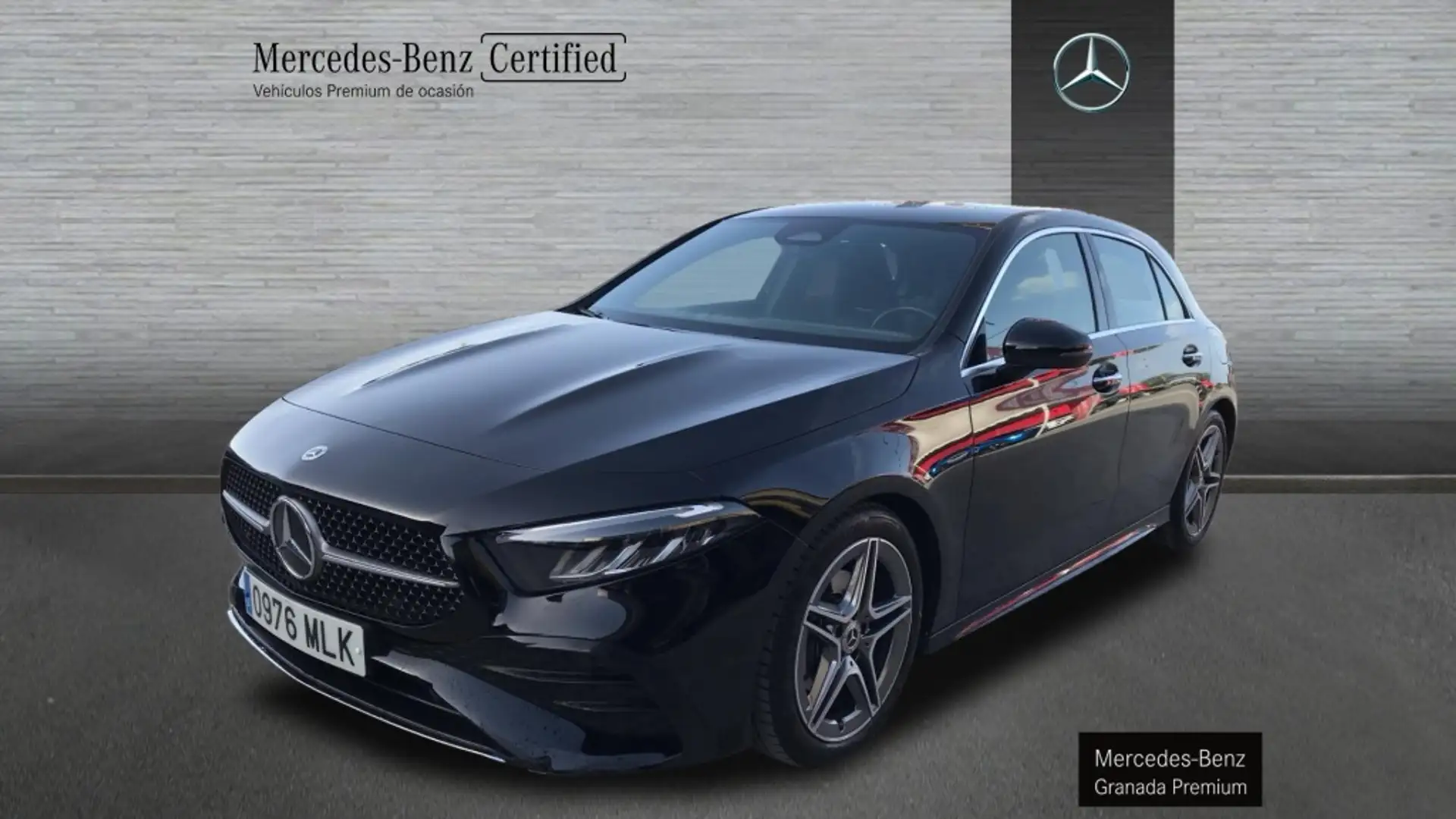 Mercedes-Benz A 200 -CLASS AMG LINE Zwart - 1