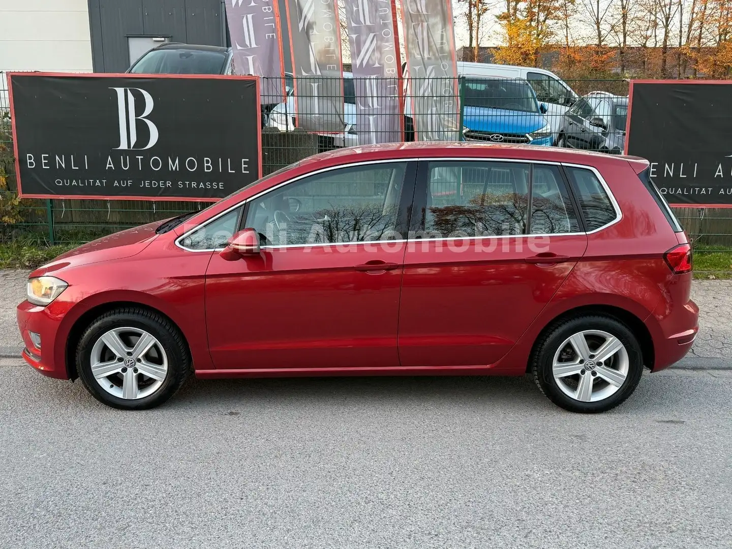 Volkswagen Golf Sportsvan VII Highline BMT/KEYLESS/KLIMAUTO Rot - 2