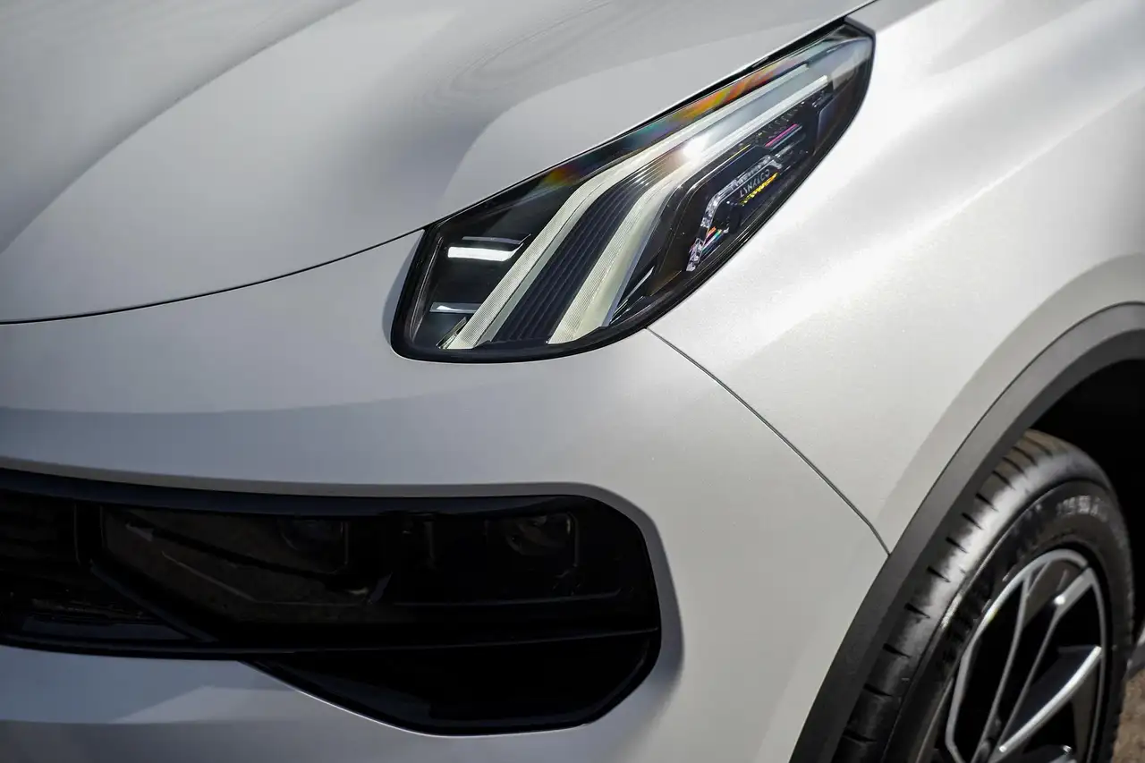 Lynk & Co 01