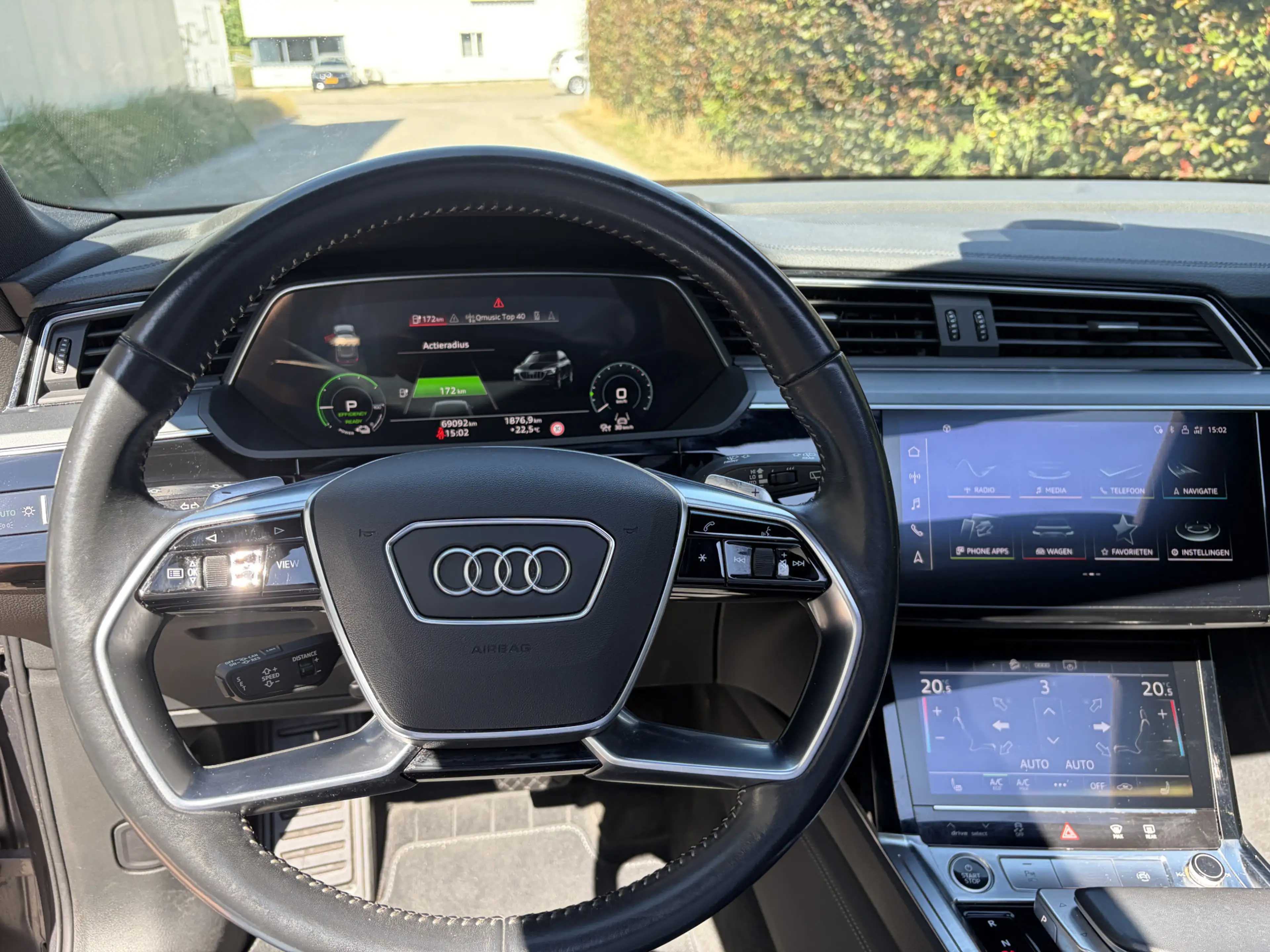 Audi e-tron 50 quattro Business edition Plus 71 kWh / PANORAMA — photo 14