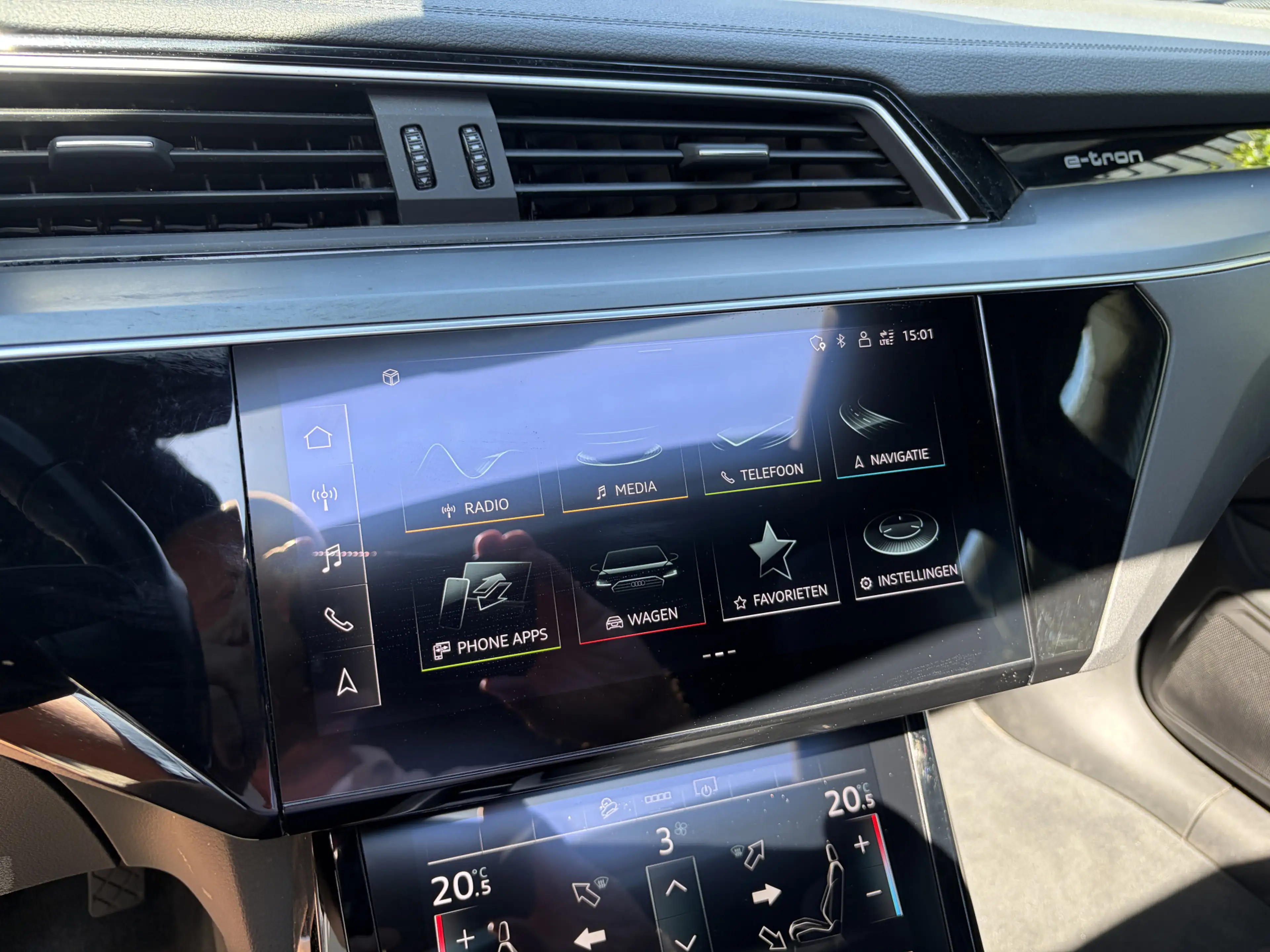 Audi e-tron 50 quattro Business edition Plus 71 kWh / PANORAMA — photo 10