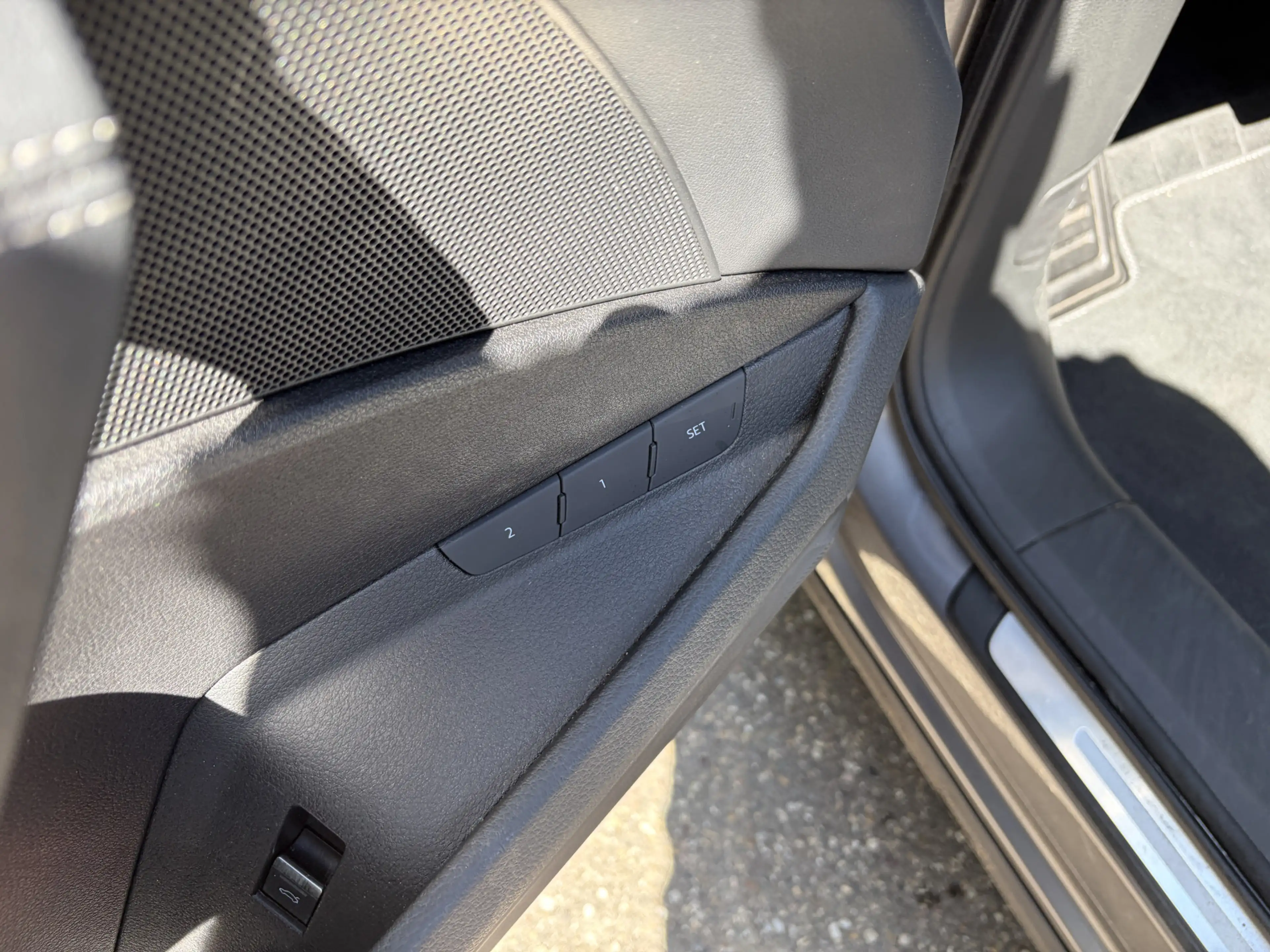 Audi e-tron 50 quattro Business edition Plus 71 kWh / PANORAMA — photo 7