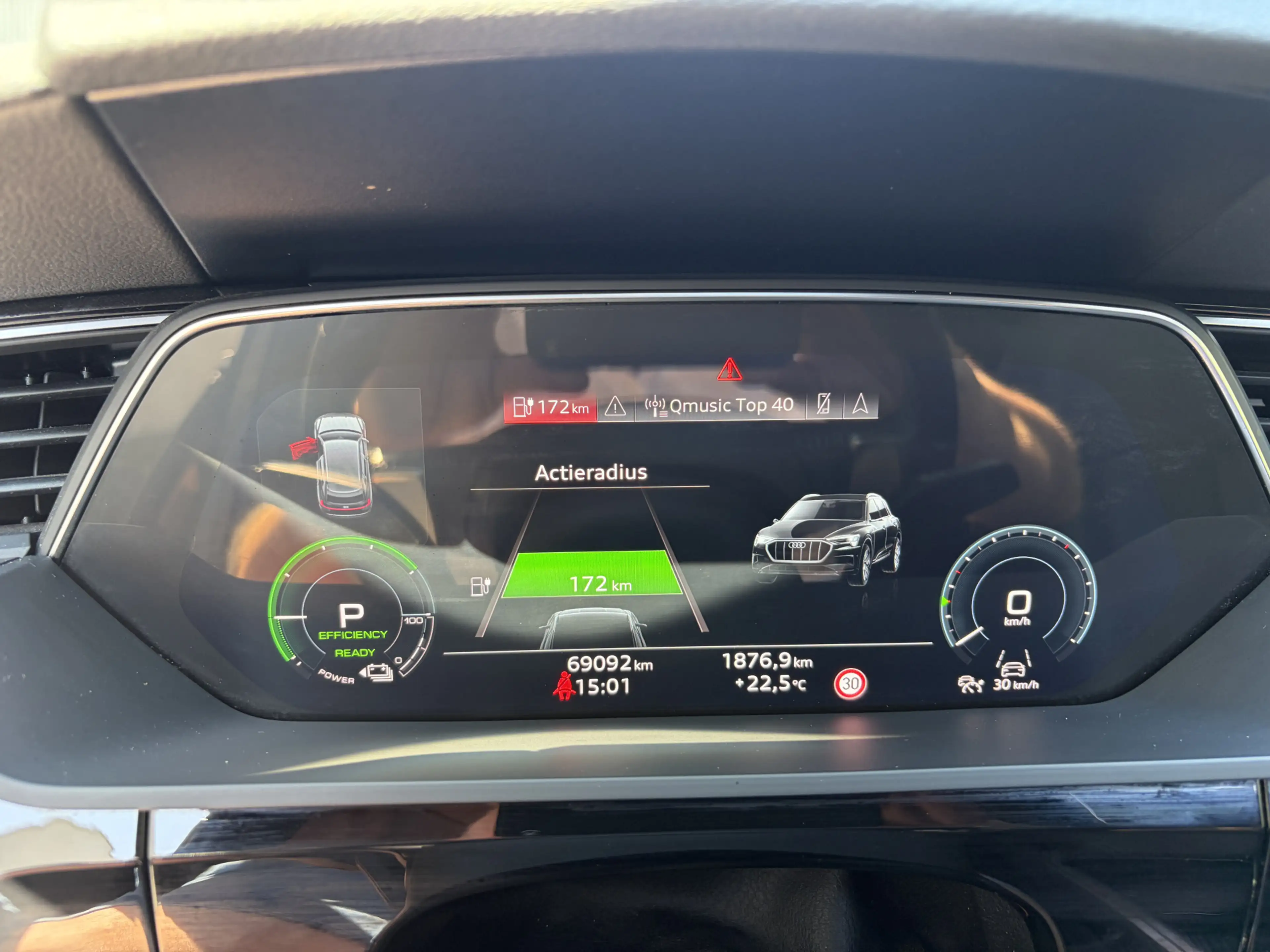 Audi e-tron 50 quattro Business edition Plus 71 kWh / PANORAMA — photo 13