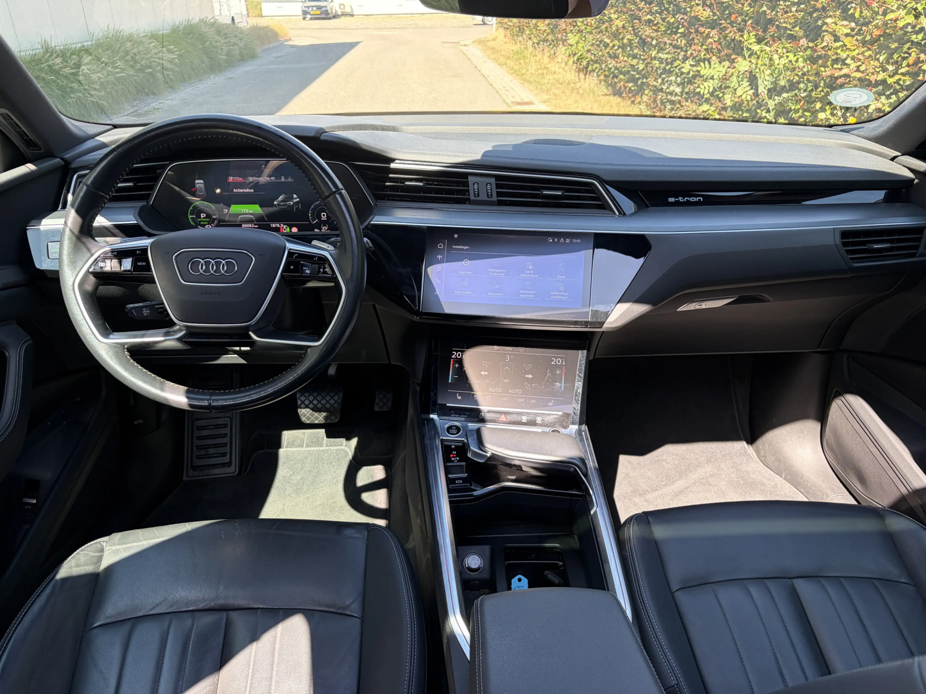 Audi e-tron 50 quattro Business edition Plus 71 kWh / PANORAMA — photo 3