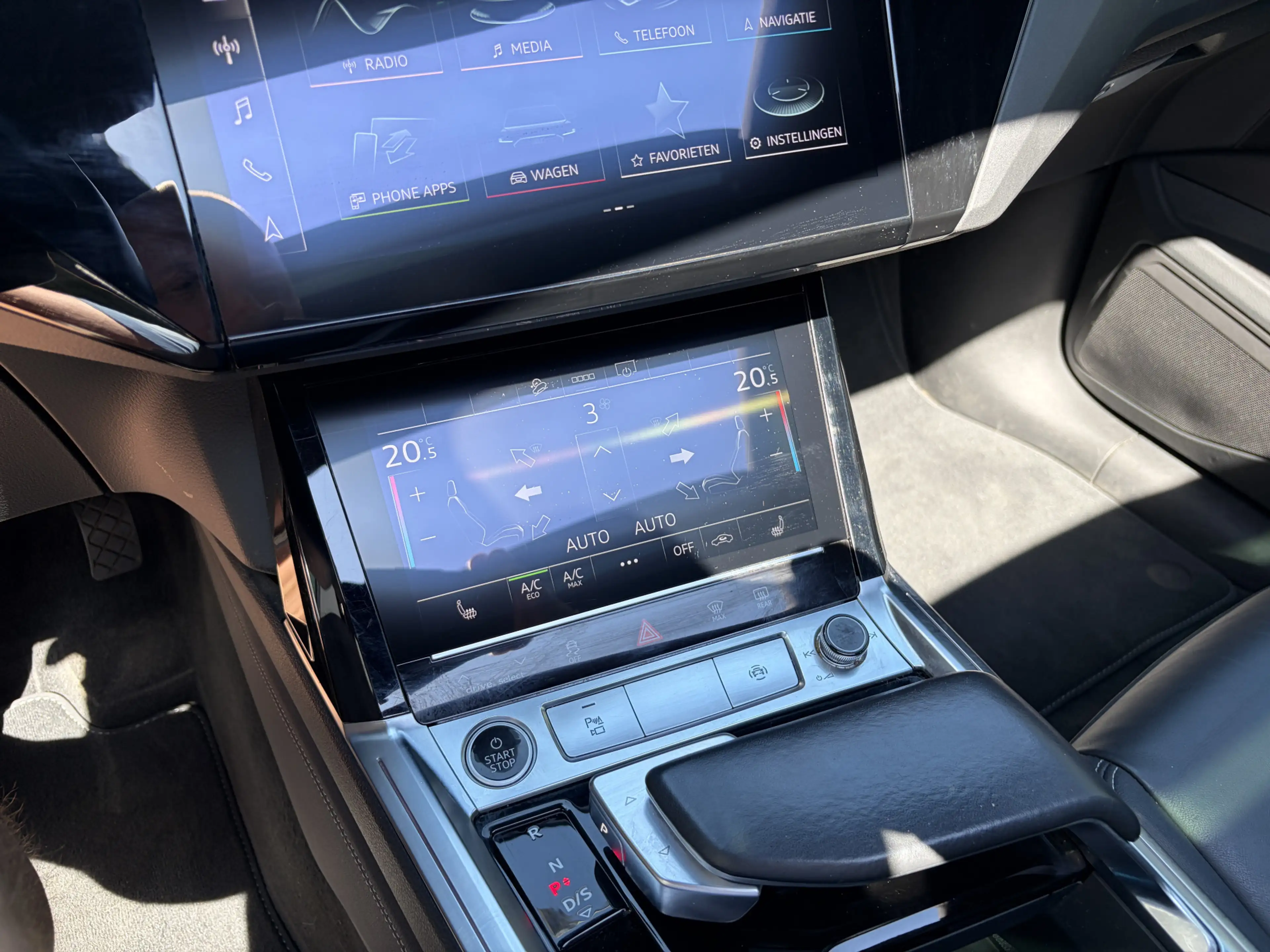 Audi e-tron 50 quattro Business edition Plus 71 kWh / PANORAMA — photo 12