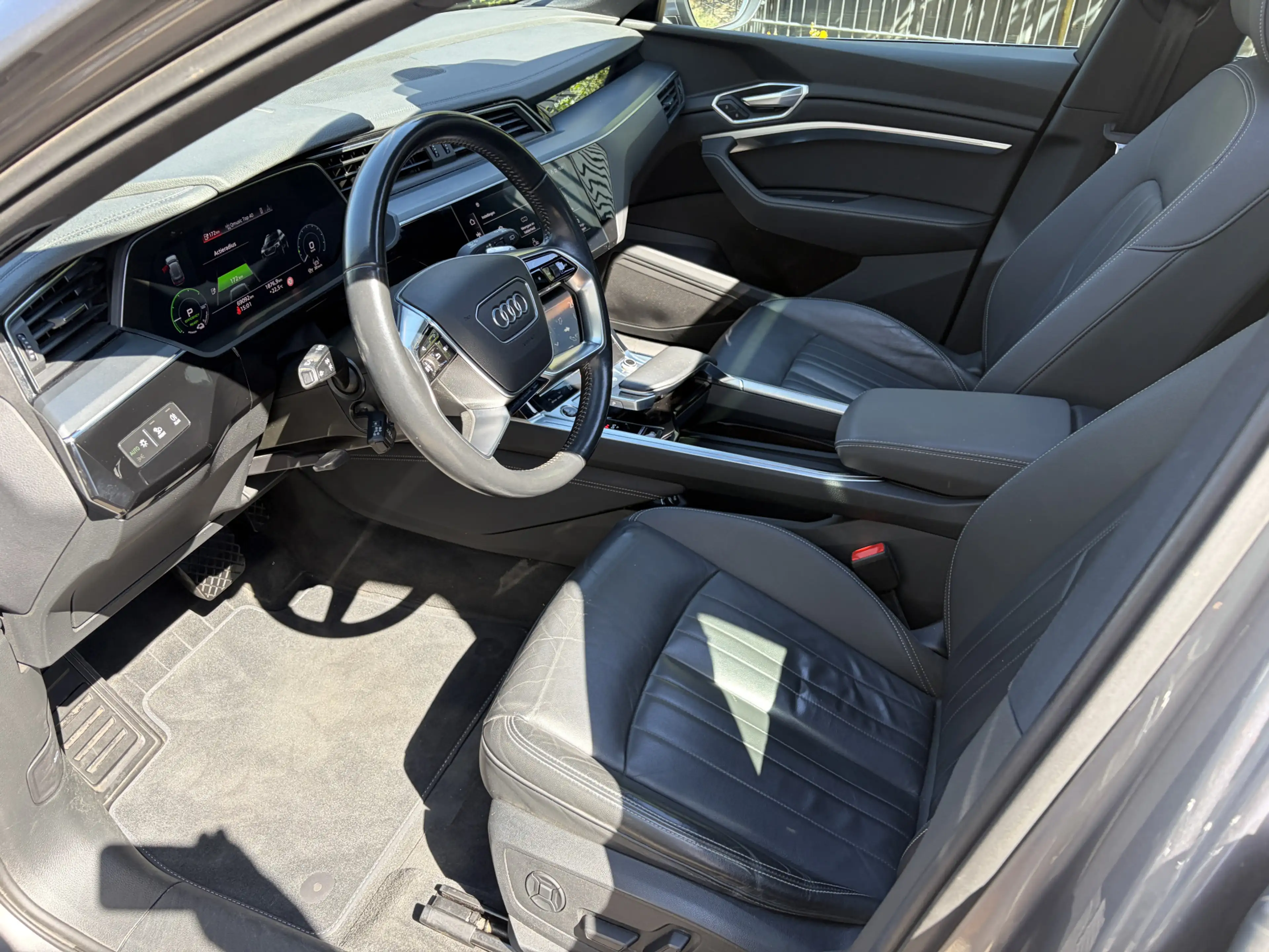 Audi e-tron 50 quattro Business edition Plus 71 kWh / PANORAMA — photo 5