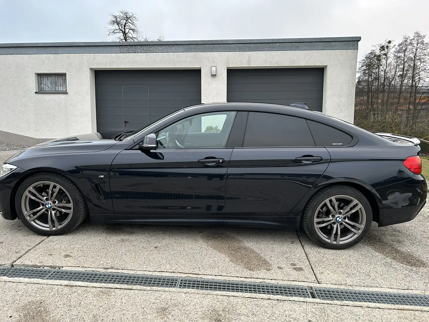 BMW 418 418d Gran Coupe M Sport Aut. M Sport Schwarz - 1