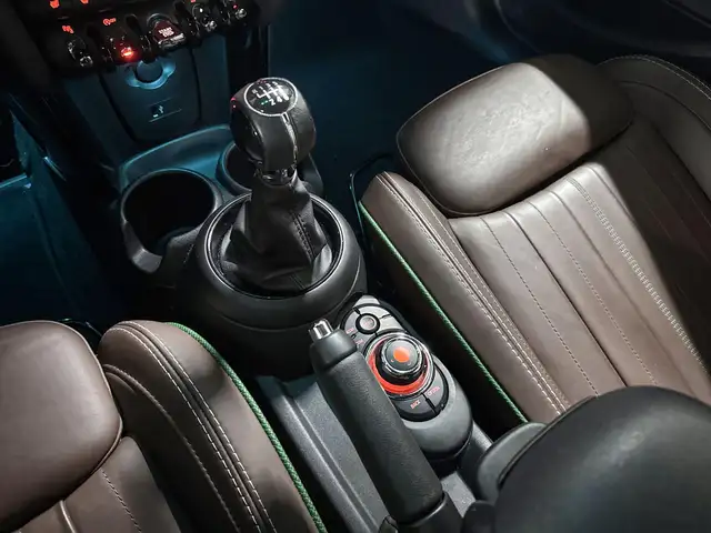 Mini Hatch view 14