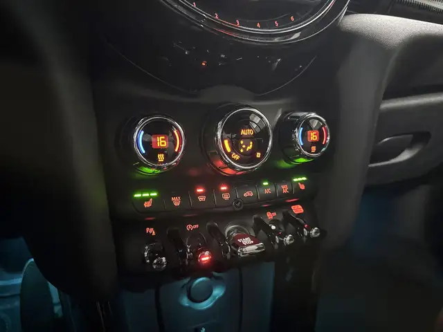 Mini Hatch view 15