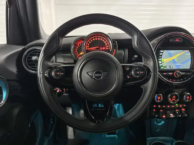 Mini Hatch view 11